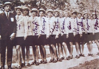 Siatkarki IO Meksyk 1968 brąz (Krystyna Czajkowska, Barbara Niemczyk, Józefa Ledwig, Krystyna Ostromęcka, Elżbieta Porzec, Wanda Wiecha, Krystyna Krupa, Jadwiga Marko-Książek, Halina Aszkiełowicz, Krystyna Jakubowska)
