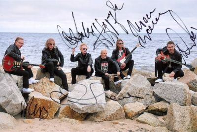 Czerwone Gitary (Artur Chyb, Mieczysław Wądołowski, Jerzy Kossela, Jerzy Skrzypczyk, Dariusz Olszewski, Arkadiusz Wiśniewski)

