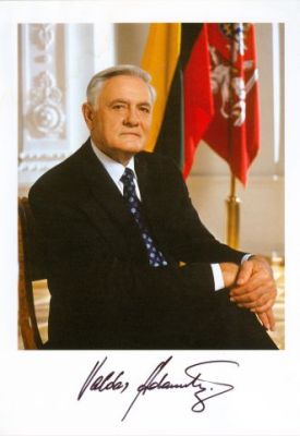 Valdas Adamkus
