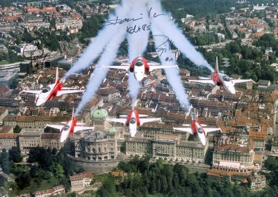 Patrouille Suisse
Daniel Hösli 'Dani' #0, Rodolfo Freiburghaus 'Roody' #2, Simon Billeter 'Billy'#1, Gunnar Jansen 'Gandalf' #3, Reto Amstutz 'Tödi' #6, Gaël Lachat 'Gali' #4, Michael Meister 'Maestro' #5
